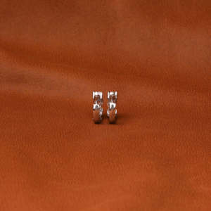 Boucles d'oreilles de luxe personnalisées en plaqué or massif 18KT avec diamants de laboratoire à taille ronde-Nouveau cadeau certifié IGI de style classique à la mode pour les femmes - Product Image 4