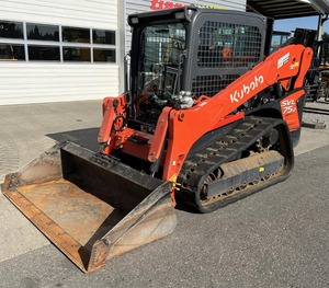 2021 Kubota-Minicargadora compacta de 74HP con gran elevación y durabilidad, - Product Image 1