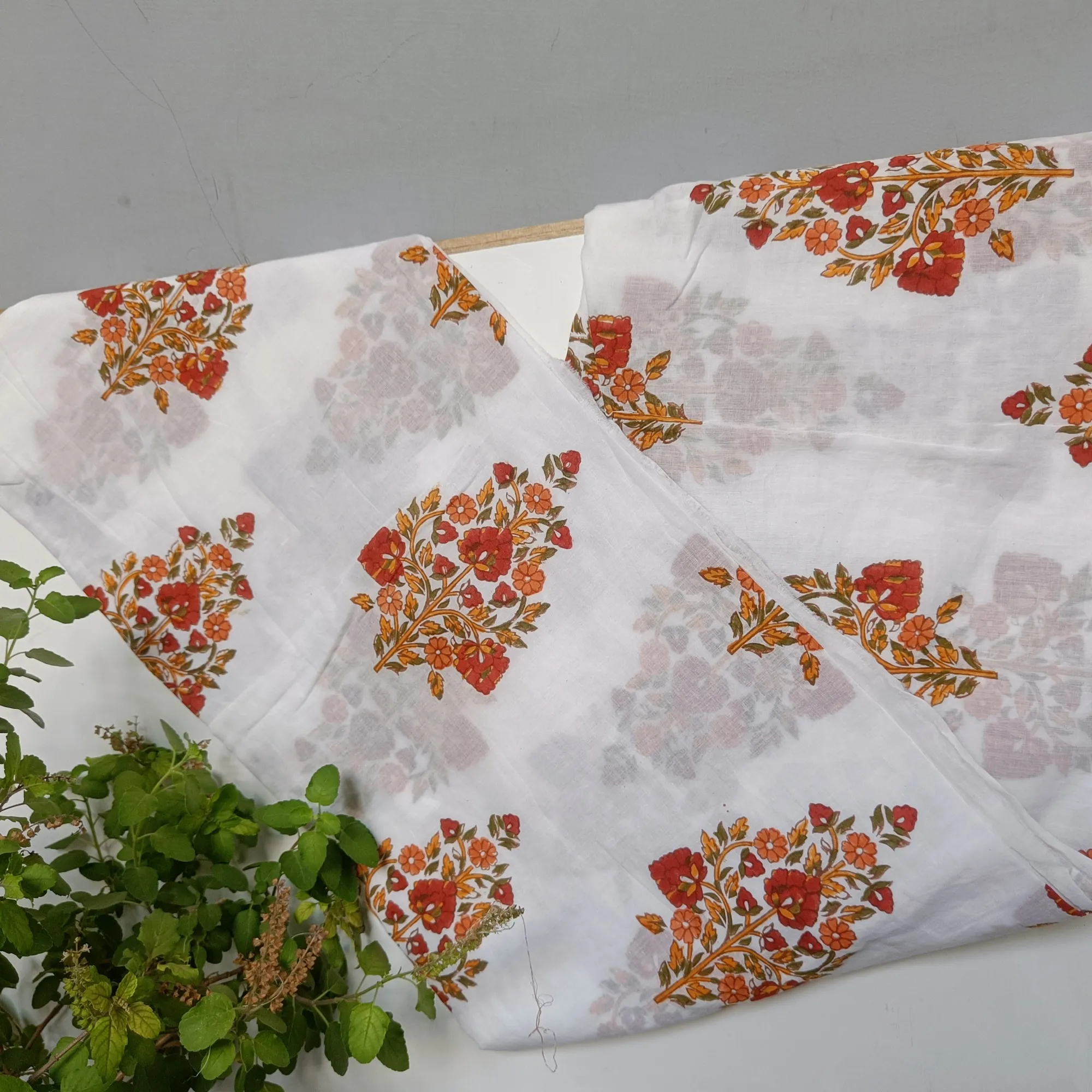 Wholesale Handmade Block Printed 100% Cotton Fabrics Floral Printed Garments Making Fabrics Kimono Kaftan Nighty Dress Designer