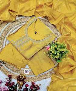 Rich Look Seasonable Wear Crape/Creepe Salwar Kameez avec des travaux de pierre complexes. - Product Image 5