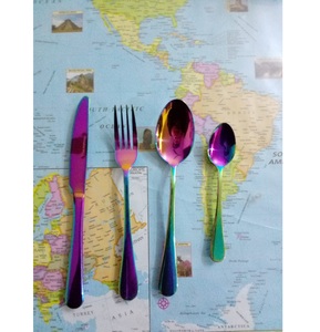 Ensemble de couverts élégant en acier inoxydable Couverts modernes finis arc-en-ciel pour la maison Salle à manger Ustensiles de cuisine et hôtels/restaurants - Product Image 1