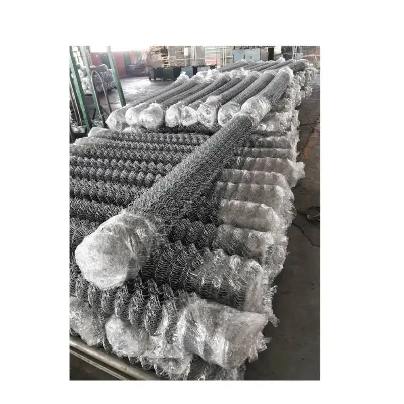 Customizable Specification Hot-Dipped Galvanized Diamond Mesh Fence Iron Wire Mesh Modern Metal Chain Link Fence Accessories