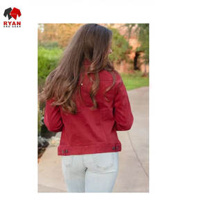 Chaqueta Vaquera Elegante para Mujer con Acabado Impecable, Estilo Clásico y Tela Vaquera Cómoda - Product Image 4