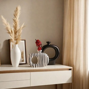 Vase en céramique à rayures zébrées Vase à fleurs décoratif à rayures noires et blanches pour la décoration de bureau et l'esthétique de la chambre - Product Image 2