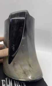 Tasse de corne à boire de sculpture viking hautement polie de qualité supérieure pour le vin et la bière faite avec de la corne naturelle d'Inde - Product Image 2