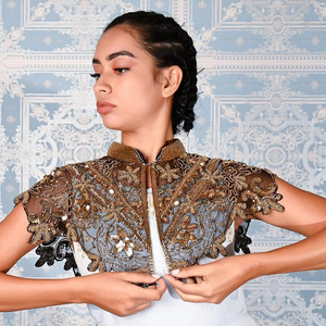 Robe cape burlesque élégante perlée pailletée, écologique, digne d'un club festif, belle silhouette droite, col en V, cachemire - Product Image 1