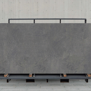 Intérieurs de designer avec des dalles en porcelaine noire à haute brillance de 1200x2800 mm - Product Image 1