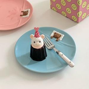 طبق عشاء من السيراميك بتصميم دب نائم باللونين الأزرق والوردي، ألوان زاهية بتصميم لحاف، أدوات مائدة لطيفة جداً، أطباق مستدامة - Product Image 6