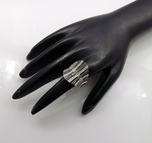 Bague en argent pour femme JEWELSPAARK avec diamant naturel bleu et blanc rond de 0,86 ct, pour fiançailles et anniversaire - Product Image 6