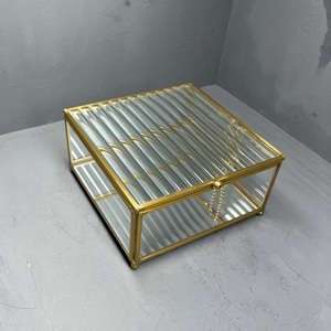 Boîte à bijoux organisateur de rangement, boîte à bijoux de forme carrée avec finition en laiton - Product Image 4
