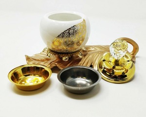 Brûleur d'encens blanc floral doré, design élégant, idéal pour la décoration intérieure, la méditation, l'aromathérapie et les cadeaux, vente en gros en provenance d'Inde - Product Image 6