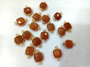 Natural Peach Moonstone Cojín Forma 10mm Briolette conector Bisel Encantos - Product Image 2