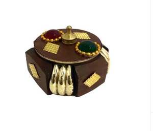 Boîte Sindoor en laiton: Manu's Boat Design Temple Kumkum Holder fournisseur en vrac meilleur fournisseur en gros - Product Image 2