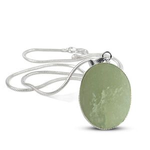Collier Pendentif Ovale en Jade Vert Naturel Plaqué Or 14K et Rhodium avec Accent de Perle, Cristal de Guérison pour la Chance et la Prospérité - Product Image 1