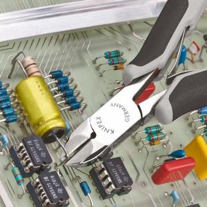 กรรไกรตัดแนวขวางของ Knipex Electronics ใบมีดคาร์ไบด์ หัวตัดขัดเงา ด้ามจับหลายส่วนประกอบ กรรไกรและเครื่องตัด - Product Image 3