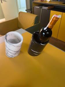 Support de bouteille de vin en marbre portable, lavable au lave-vaisselle et durable, accessoires de décoration de luxe par Craft Exim - Product Image 3