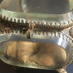 Design traditionnel or fini laiton bordure biseauté boîte en verre carré à motifs bijoux en métal organisé souvenir boîte en gros - Product Image 3