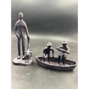 Objet décoratif en bronze, homme avec chien et hommes en bateau, accessoires décoratifs pour la maison - Product Image 1