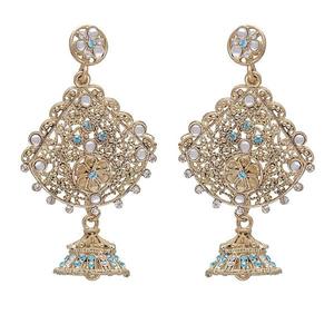 Kriaa Kundan 1301221 Pendientes colgantes finos Pendientes colgantes de piedra chapados en oro - Product Image 1