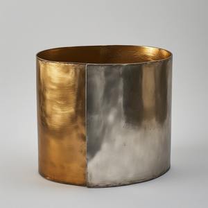 Jardinière artistique en métal à double ton brossé et poli parfaite pour les intérieurs modernes à la recherche de pièces de déclaration vertes uniques - Product Image 3