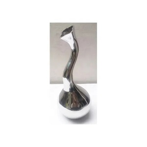 Maceta de Aluminio Ligera y Ecológica de la Marca TQC, Diseño Moderno Americano con Acabado Niquelado Dorado Brillante - Product Image 4