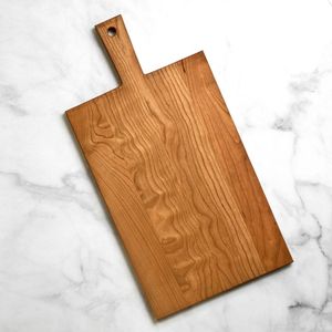 Planche à découper en bois éco-responsable fabriquée avec soin pour les utilisateurs qui préfèrent des outils durables et élégants - Product Image 3