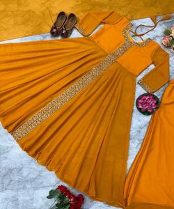 Ensemble haut, pantalon et dupatta en coton et lin de style décontracté et élégant avec un imprimé à carreaux chic et un travail manuel - Product Image 3