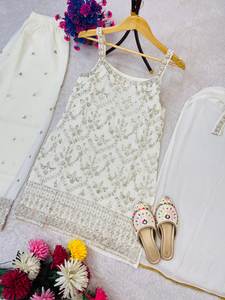 Conjunto de Top Corto de Georgette y Pantalones Palazzo Anchos con Dupatta de Diseñador - Product Image 6