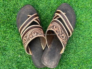 Sandalias de Punta abierta marrón para mujer, chanclas informales de cuero con estilo occidental, auténticas, hechas a mano, calzado de flores planas - Product Image 4