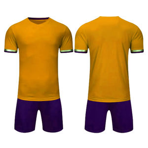 Uniforme de football pour adultes avec design personnalisé découpe automatisée de chemises et hauts pour entraînement d'équipe et utilisation de maillots de football - Product Image 1