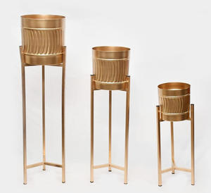 Pot décoratif de jardinière d'intérieur et d'extérieur en métal de qualité supérieure lot de 3 Design classique à l'offre de gros. - Product Image 2