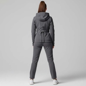 Conjunto de Dos Piezas de Ropa Deportiva Gris Personalizada para Mujer, Diseño Modular, Sudadera con Capucha y Mangas Desmontables, Pantalones Cargo con Cremallera, Pantalones Cortos Utilitarios - Product Image 2