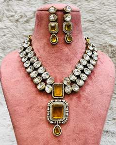 Ensemble de collier Mossanite Kundan avec pierre hydro pour femmes, parfait pour mariage, occasions spéciales, festivals - Product Image 1