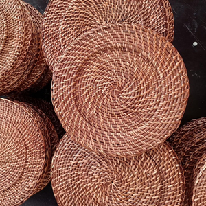 Placas de cargador de ratán de nuevo diseño 2024 hechas a mano, plato ecológico para eventos, precio barato - Product Image 1