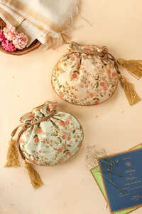 Sac Potli en polyester écologique brodé à la main pour femmes, cadeau de mariage indien de Ladiesclutches & More - Product Image 2