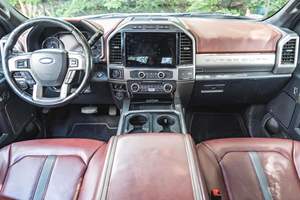 Ford F-350 Super Duty Platinum 4x4 2022, Motor Turbodiésel V8 de 6.7 Litros, Interior Color Marsala Oscuro, Algunas Modificaciones - Product Image 5