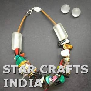 Pendentif en métal avec cuir travail nouveauté meilleure qualité collier serti de boucles d'oreilles accessoires de bijoux de mode pour femmes - Product Image 4