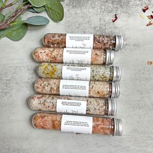 Sales <span class=keywords><strong>de</strong></span> Baño Aromáticas con Aroma a Frutas para Adultos, Flores Secas <span class=keywords><strong>de</strong></span> Lavanda, Aceites Esenciales, Gránulos <span class=keywords><strong>de</strong></span> <span class=keywords><strong>Sal</strong></span> <span class=keywords><strong>Marina</strong></span> del Himalaya - Botella <span class=keywords><strong>de</strong></span> Limpieza Corporal - Product Image 1