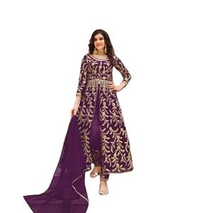 Costume en soie satinée lourde et filet papillon brodé du Japon Collection Dupatta - Product Image 2