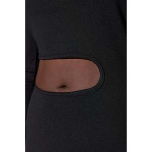 Vestido Corto Casual sin Tirantes con Espalda Descubierta y Logotipo en la Parte Delantera - Product Image 4