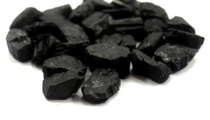 Beaux cristaux d'énergie de tourmaline noire de taille brute naturelle de 14-16MM 20pcs pierres précieuses en vrac noires brutes naturelles - Product Image 2