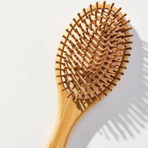 Cepillo de pelo de bambú hecho a mano, ecológico y construido para uso diario VIET FARGIMEX - Product Image 1