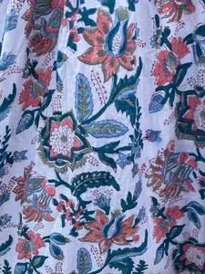Tunique bohème en coton pour femmes, imprimé en blocs, robe d'été à porter sur la plage, fabrication artisanale, décoration en dentelle, vente en gros, design taille naturelle - Product Image 5