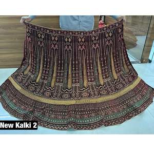 Ensemble Lehenga Royal Velvet Style Rajwadi avec travail lourd de Jarkan, double can can, long choli, dupatta, bordure sur 4 côtés, Butti, hiver et été - Product Image 1