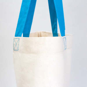 กระเป๋าผ้าฝ้ายสีน้ำเงิน หูหิ้วสีน้ำเงิน ขนาด 16 x 14 นิ้ว (40 x 35 ซม.) สีน้ำเงินล้วน ผ้าฝ้าย 100% ทนทาน เป็นมิตรกับสิ่งแวดล้อม แบบเปิดปิด - Product Image 4