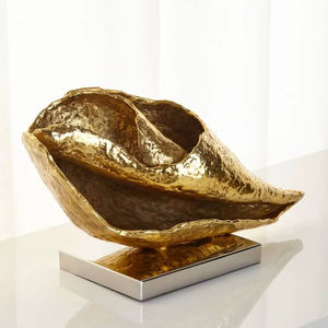 Sculpture en métal doré inspirée des formes organiques de la nature et d'une vision artistique contemporaine pour les espaces publics - Product Image 1