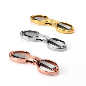 Pequeñas tijeras plegables Mini tijeras portátiles Herramienta de corte de viaje elástica de acero inoxidable de Mahersi - Product Image 2