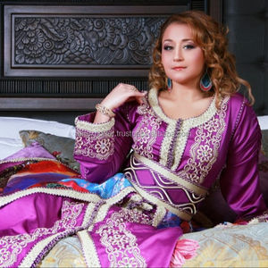 ผ้าไหมผู้หญิงโมร็อกโกผ้าพิมพ์ลายและปักด้วยเข็มขัดลูกไม้สวยงาม - Product Image 1