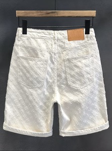 Shorts décontractés pour hommes en denim blanc patchwork, taille mi-haute, entrejambe de 5 pouces, fermeture boutonnée, poches, style urbain, respirant, coupe-vent - Product Image 2