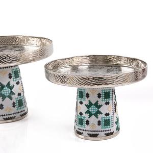 Soporte acabado rústico de aluminio de forma redonda con cubierta de vidrio y soporte de pastel de perilla de metal para presentación de postres - Product Image 3